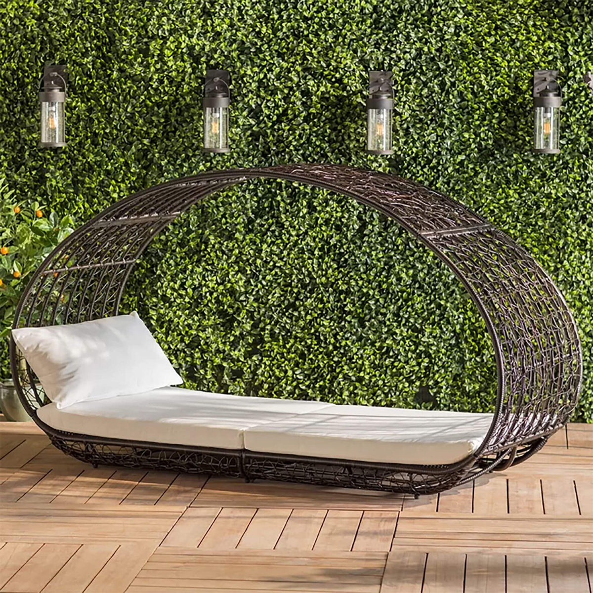 Alora Large 2-Person Abigal Outdoor Wicker Daybed With Aluminum Frame And Cushions (SAK23942)
